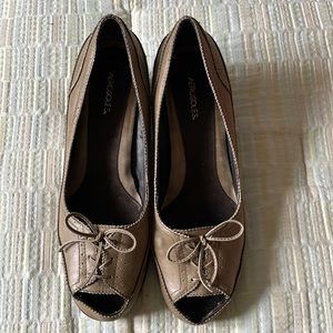 Aerosols wedge fall heels